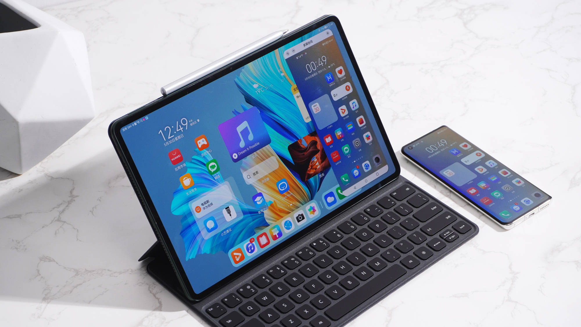 華為MatePad Pro深度測(cè)評(píng) 鴻蒙系統(tǒng)與麒麟9000強(qiáng)強(qiáng)聯(lián)合，平板領(lǐng)域的“全能頂峰”？